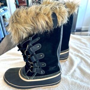 Sorel Joan of Arctic Waterproof Boots Women’s size 9 in Black w/ Beige Faux Fur
